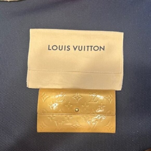 Louis Vuitton Gold Vernis Sarah Wallet - Picture 1 of 5